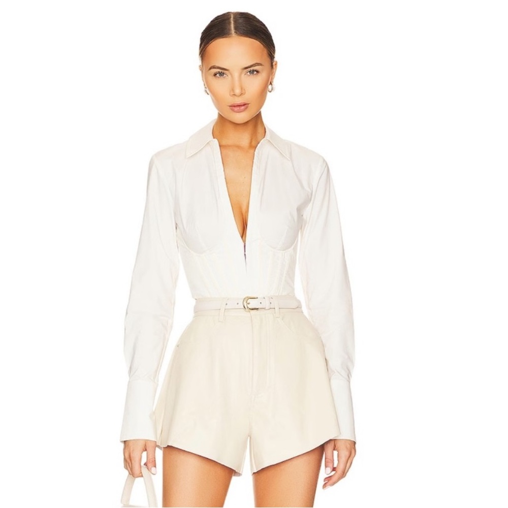 NWT WeWoreWhat VEGAN LEATHER
FLARE BELL SHORT / SIZE 29